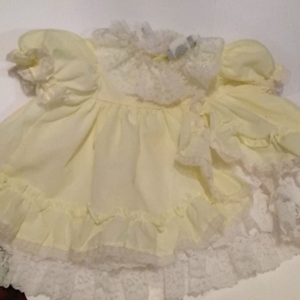 Petit jouet vintage baby formal yellow dress